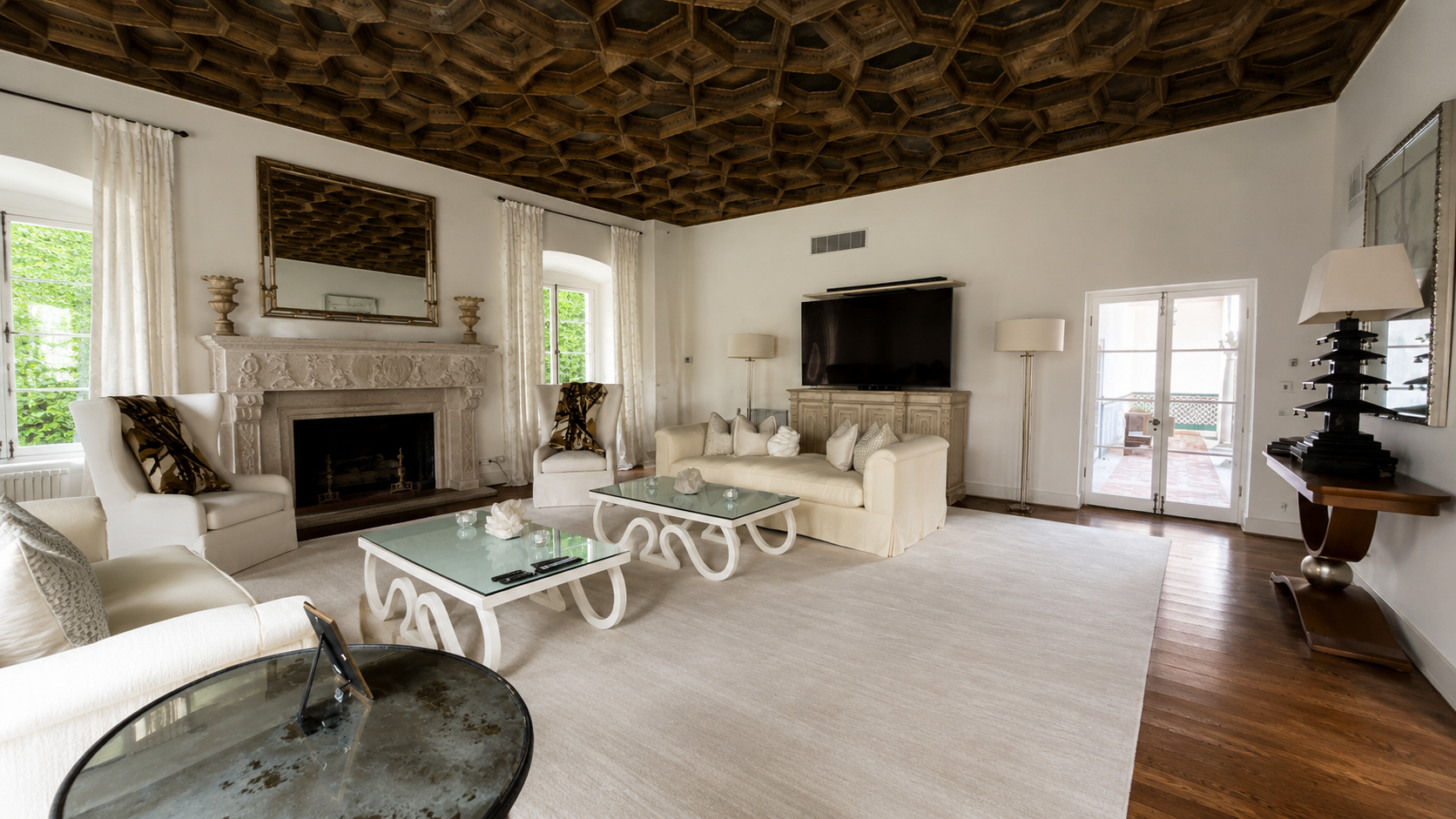 Palm Beach outdoor area with landscape audio and lighting integration.